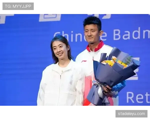 谌龙退役后在家带娃，老婆王适娴晒照：这反差谁信他拿过奥运金牌？